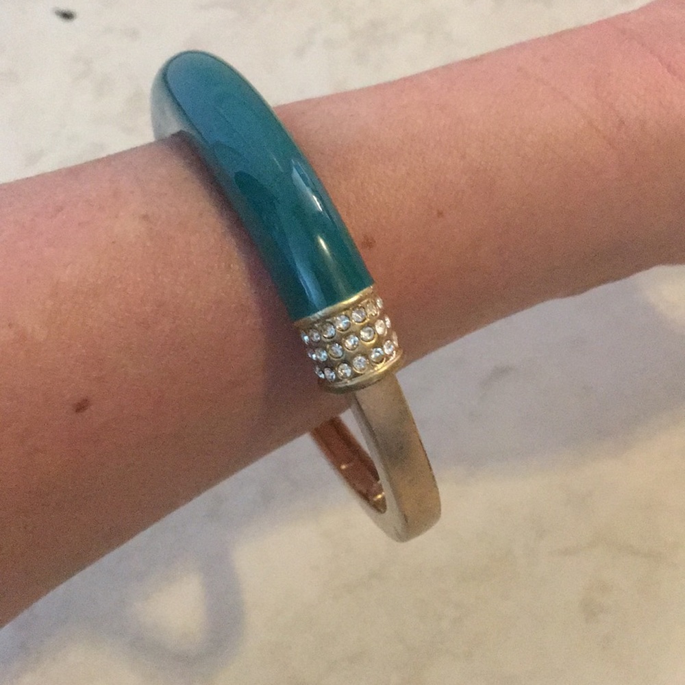 Green and gold stretch bracelet